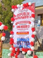 KEPALA SMA Negeri 3 Halmahera Selatan, Dahlan Him, S.Pd saat memberikan arahan kepada peserta lomba KEPALA SMA Negeri 3 Halmahera Selatan, Dahlan Him, S.Pd saat memberikan arahan kepada peserta lomba