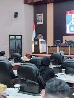 WALIKOTA Ternate M. Tauhid Soleman saat menyampaikan rancangan KUA dan PPAS APBD Perubahan tahun 2026 di paripurna DPRD Kota Ternate, Jumat (18/9/2026)