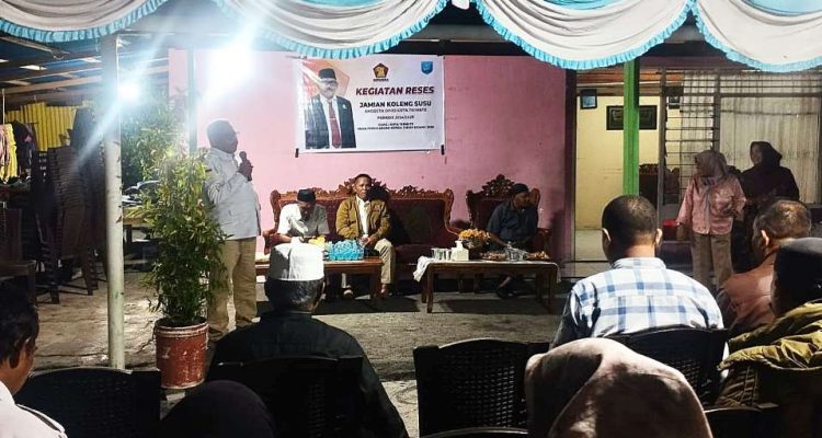 WAKIL ketua DPRD Kota Ternate Jamian Kolengsusu menggelar kegiatan reses di Keluarga Kampung Pisang, Rabu (16/9/2026) WAKIL ketua DPRD Kota Ternate Jamian Kolengsusu menggelar kegiatan reses di Keluarga Kampung Pisang, Rabu (16/9/2026)
