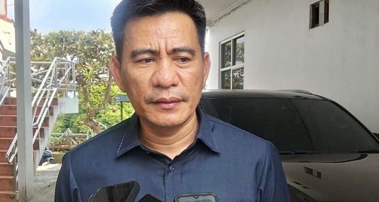 KETUA DPRD Kota Ternate Rusdi A. IM saat diwawancara wartawan usai bahas anggaran di Kantor DPRD Kota Ternate, Senin (21/9/2026)
