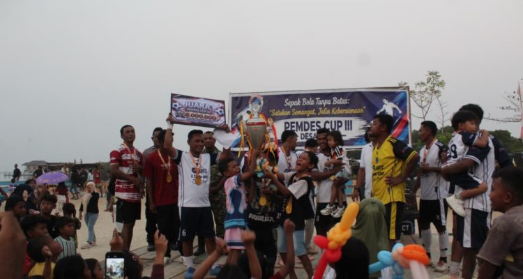 TIM tuan rumah, Desa Bajo Kecamatan Sanana Utara champion turnamen mini soccer pemdes cup III Bajo, Kamis (22/10/2026) TIM tuan rumah, Desa Bajo Kecamatan Sanana Utara champion turnamen mini soccer pemdes cup III Bajo, Kamis (22/10/2026)