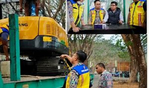 KEPALA BPJN Maluku Utara, Abdul Hamid Payapo mengawal penurunan alat berat di TPA Takome, Rabu (14/10/2026)
