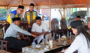 KEPALA BPJN Maluku Utara Abdul Hamid Payapo saat mendampingi Menteri PU Dody Hanggodo meninjau langsung sejumlah proyek strategis di Maluku Utara , Rabu (28/10/2026)