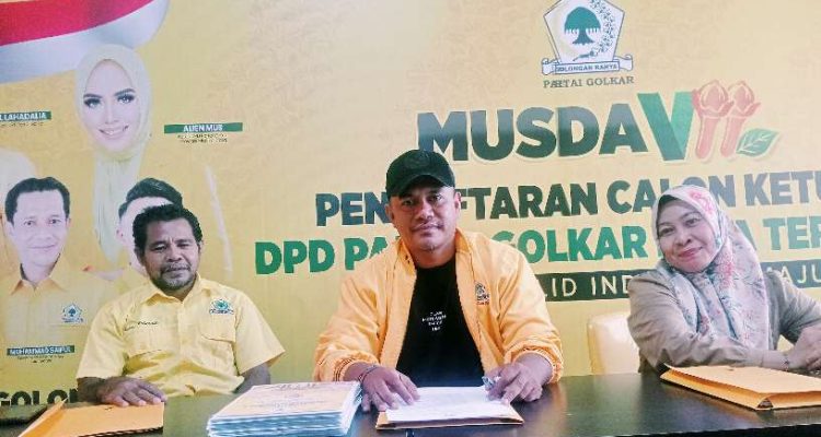 PANITIA Musda Partai Golkar Kota Ternate, DARI KIRI: sekretaris SC Tahara Kalimuda, Ketua panitia Bachtiar Syakir dan anggota bidang materi Nunu.