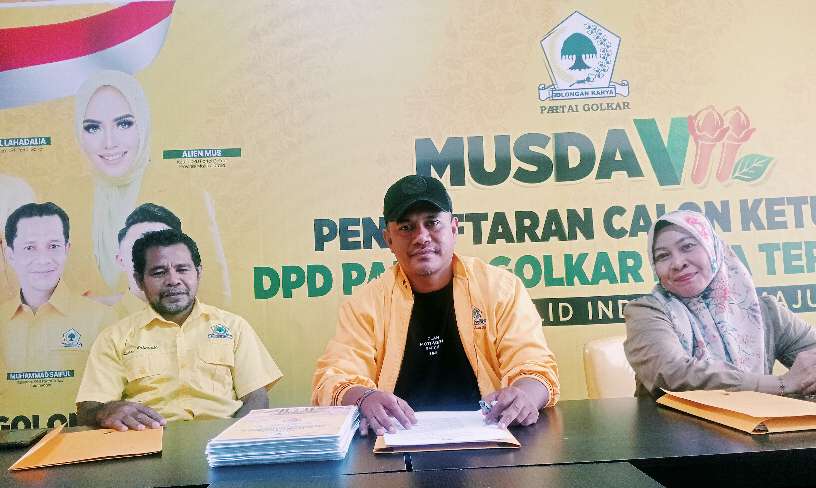 PANITIA Musda Partai Golkar Kota Ternate, DARI KIRI: sekretaris SC Tahara Kalimuda, Ketua panitia Bachtiar Syakir dan anggota bidang materi Nunu.