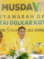 KETUA Golkar Ternate terpilih Ardian Idhan (tengah) didampingi ketua tim Utam, LO Bongso Hi. A. Rahman KETUA Golkar Ternate terpilih Ardian Idhan (tengah) didampingi ketua tim Utam, LO Bongso Hi. A. Rahman