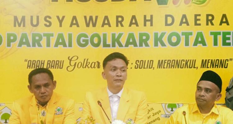 KETUA Golkar Ternate terpilih Ardian Idhan (tengah) didampingi ketua tim Utam, LO Bongso Hi. A. Rahman KETUA Golkar Ternate terpilih Ardian Idhan (tengah) didampingi ketua tim Utam, LO Bongso Hi. A. Rahman